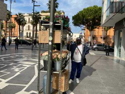 Bari, il carrello dei fiori di Luigi